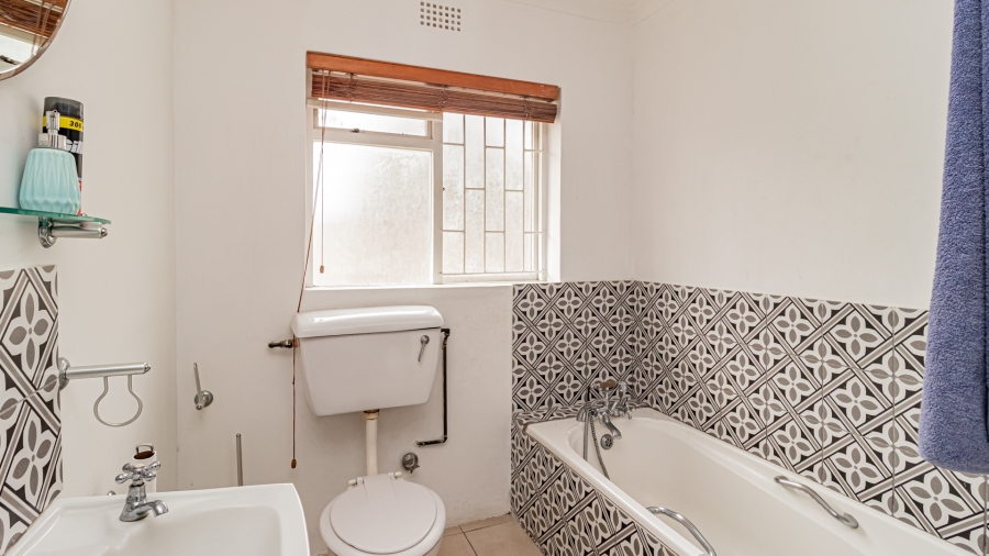 5 Bedroom Property for Sale in Sunnydale Western Cape